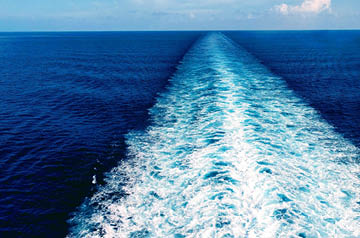 wake trailing behind boat