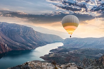 hot air balloon over lake